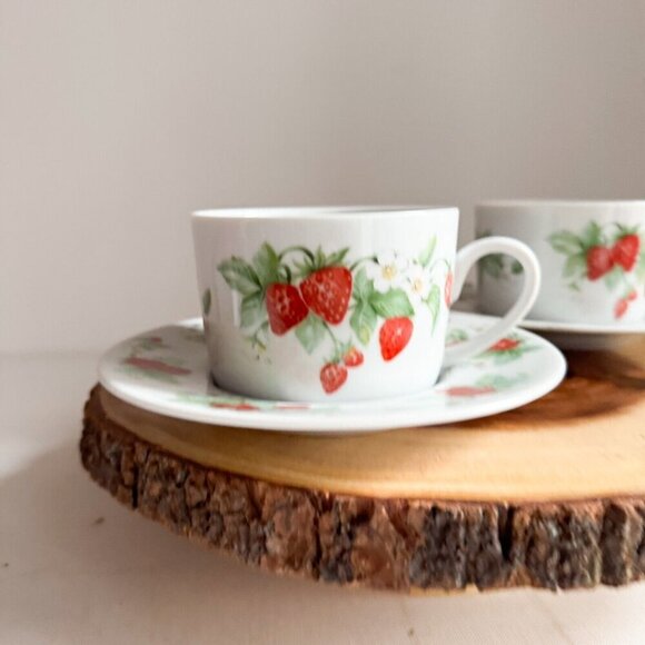 Vintage Christopher Stuart Berry Orchard Print Cup and Saucer X2 - Picture 8 of 12